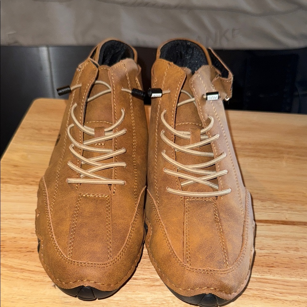 DBECK Men's Tan Leather Sneakers